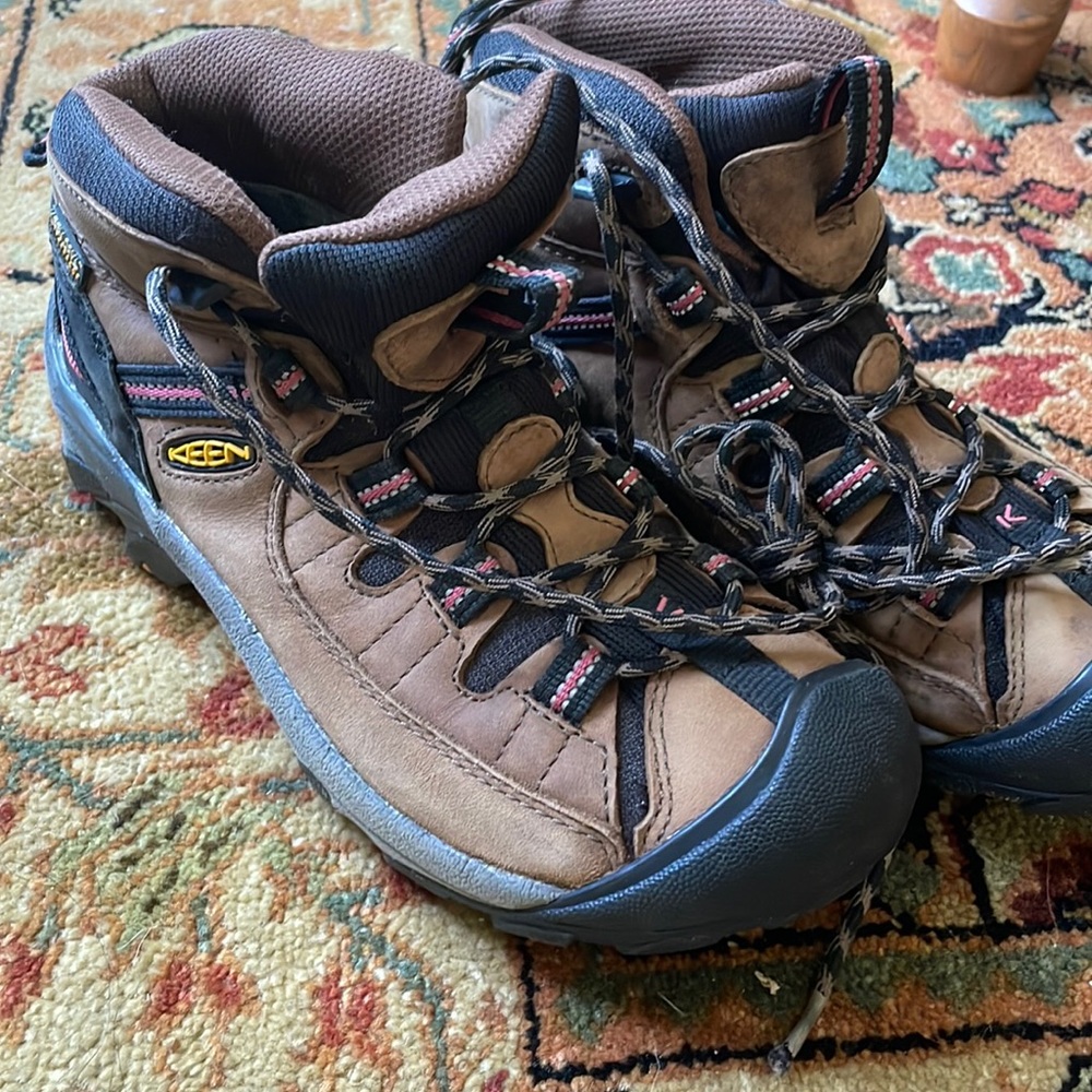 keen waterproof hiking boots sz us 6.5 eu 37 uk 4